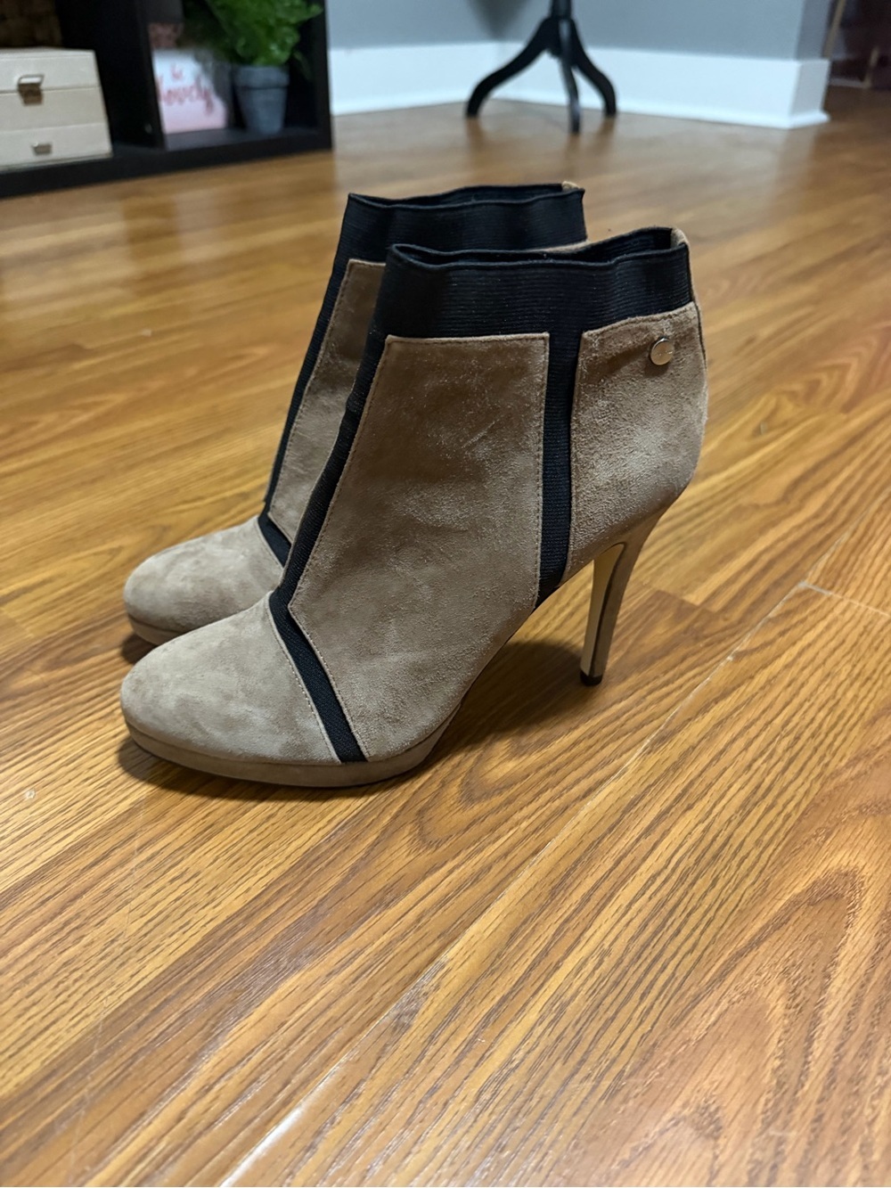 NEW Calvin Klein Nevia suede stiletto ankle booties size 6.5